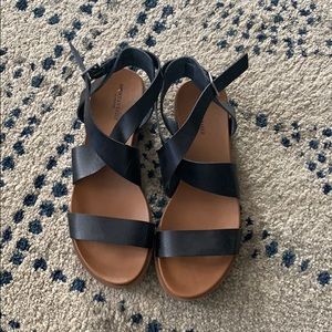 American Eagle leather strap sandals